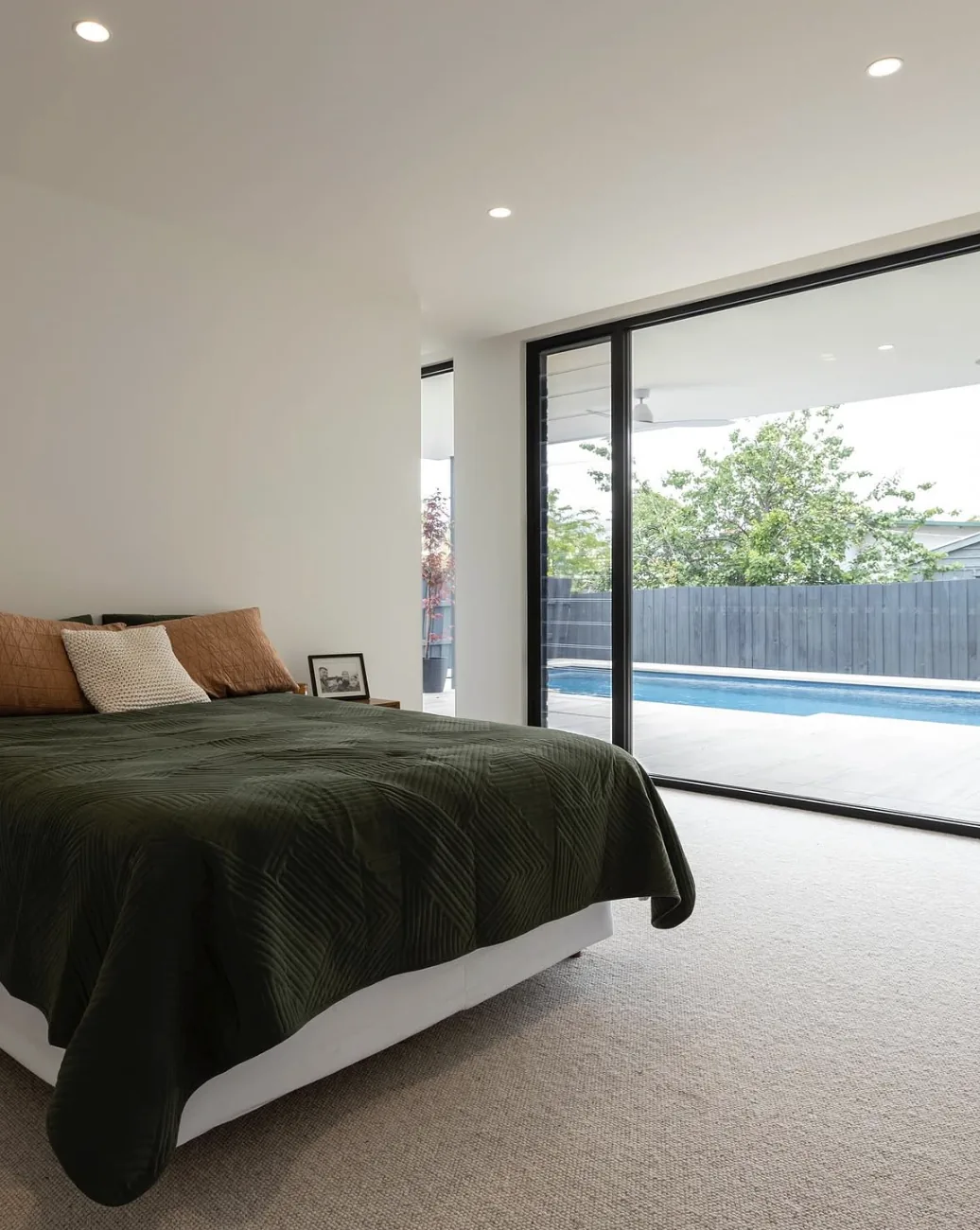 Bedroom extension opening to the pool